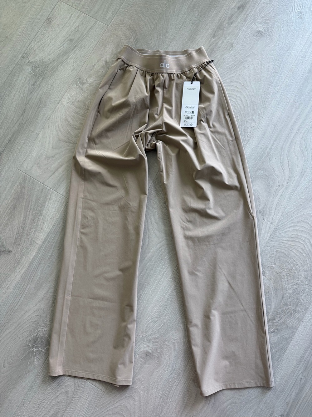 Alo Women’s Suit Up Trouser in Regular length Wide-Leg Performance Pants: Gravel